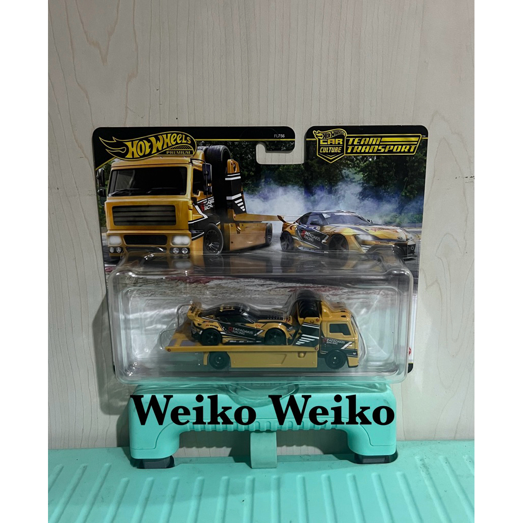 hotwheels team transport 20 toyota gr supra vs fleet street (papadakis racing)