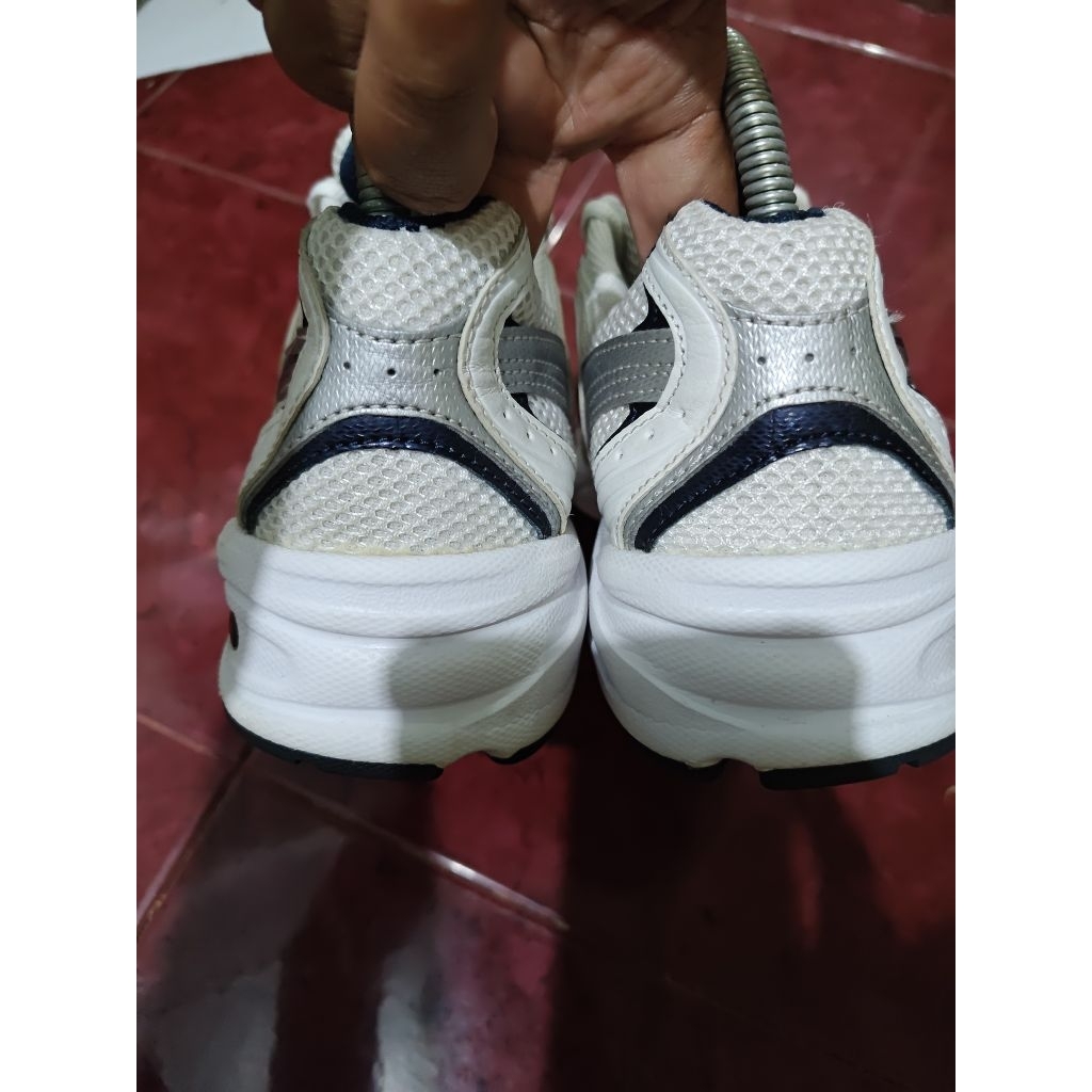 Sepatu Sneaker Pria 530 White Indigo Original Size 41.5 Kondisi Second Pemakaian