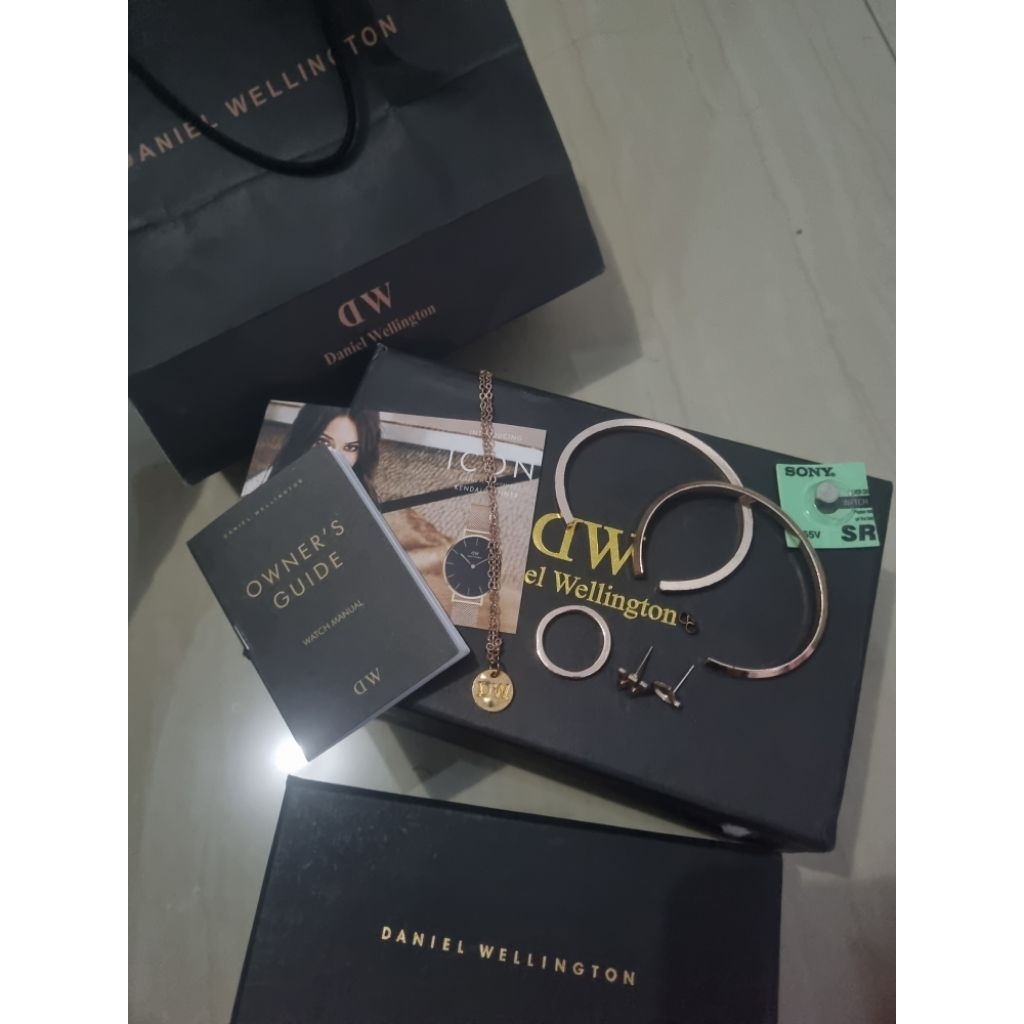 PAKET LENGKAP Daniel Wellington (TANPA JAM TANGAN)