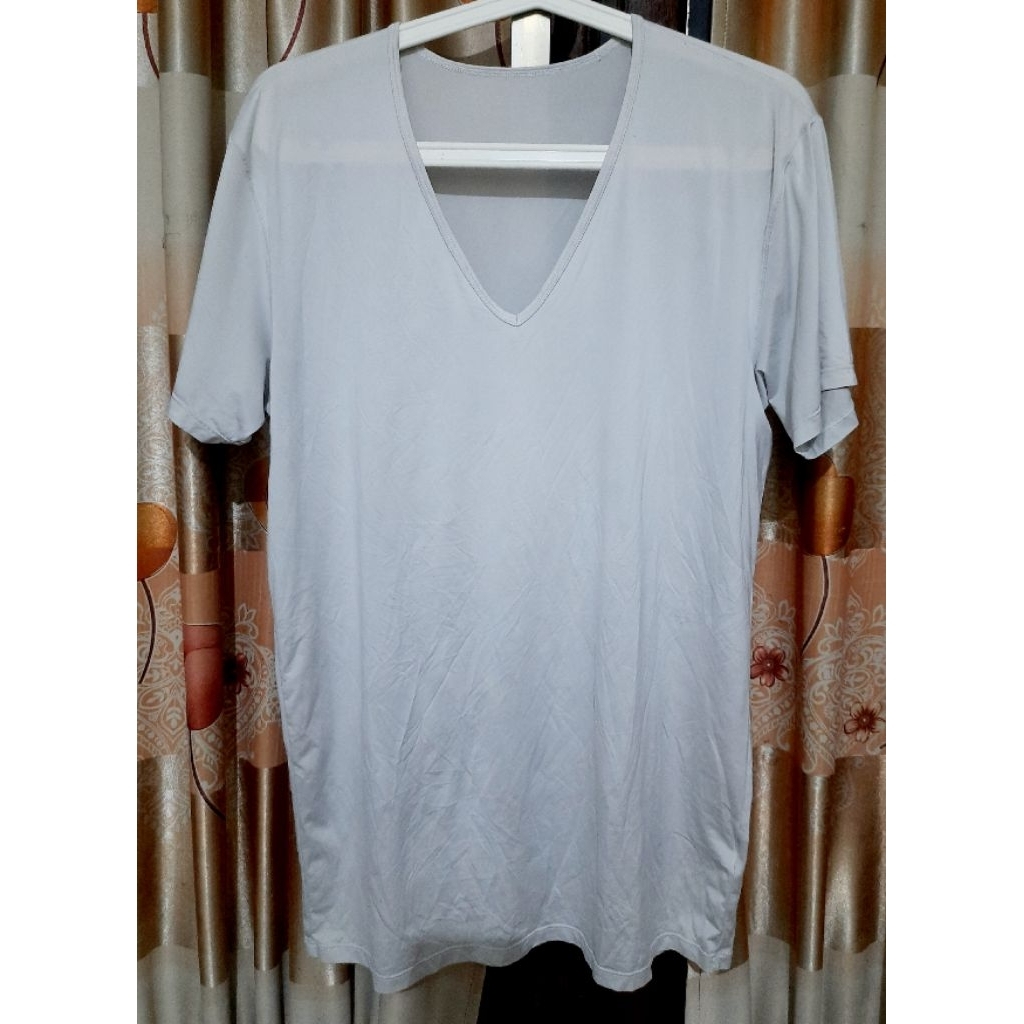 Kaos uniqlo AIRism putih