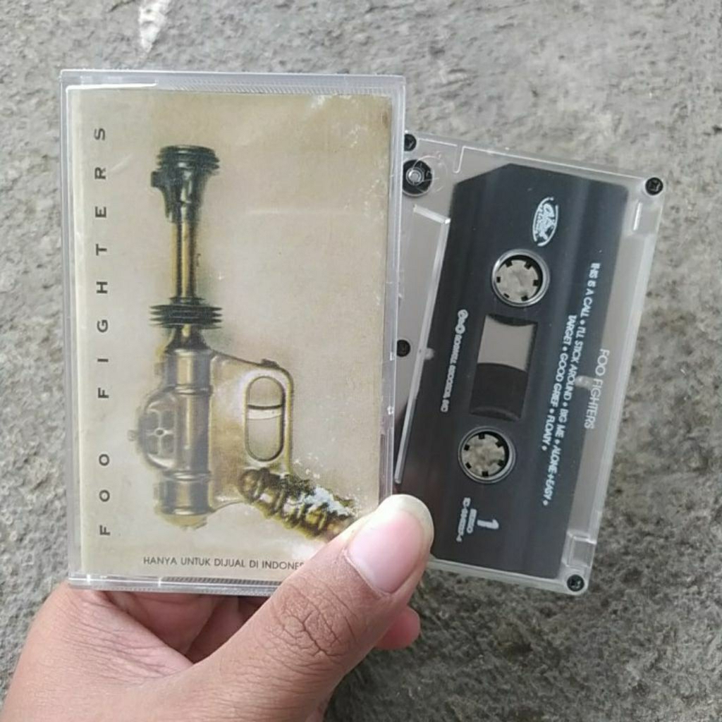 Kaset Pita Foo Fighters - Self Titled