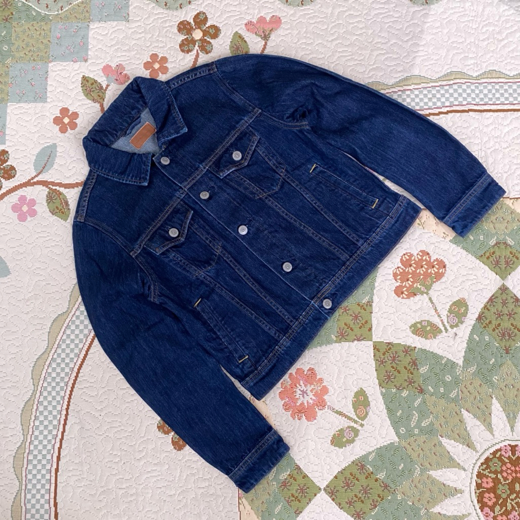 jacket trucker denim  women earth  music and ecology super cakep like new