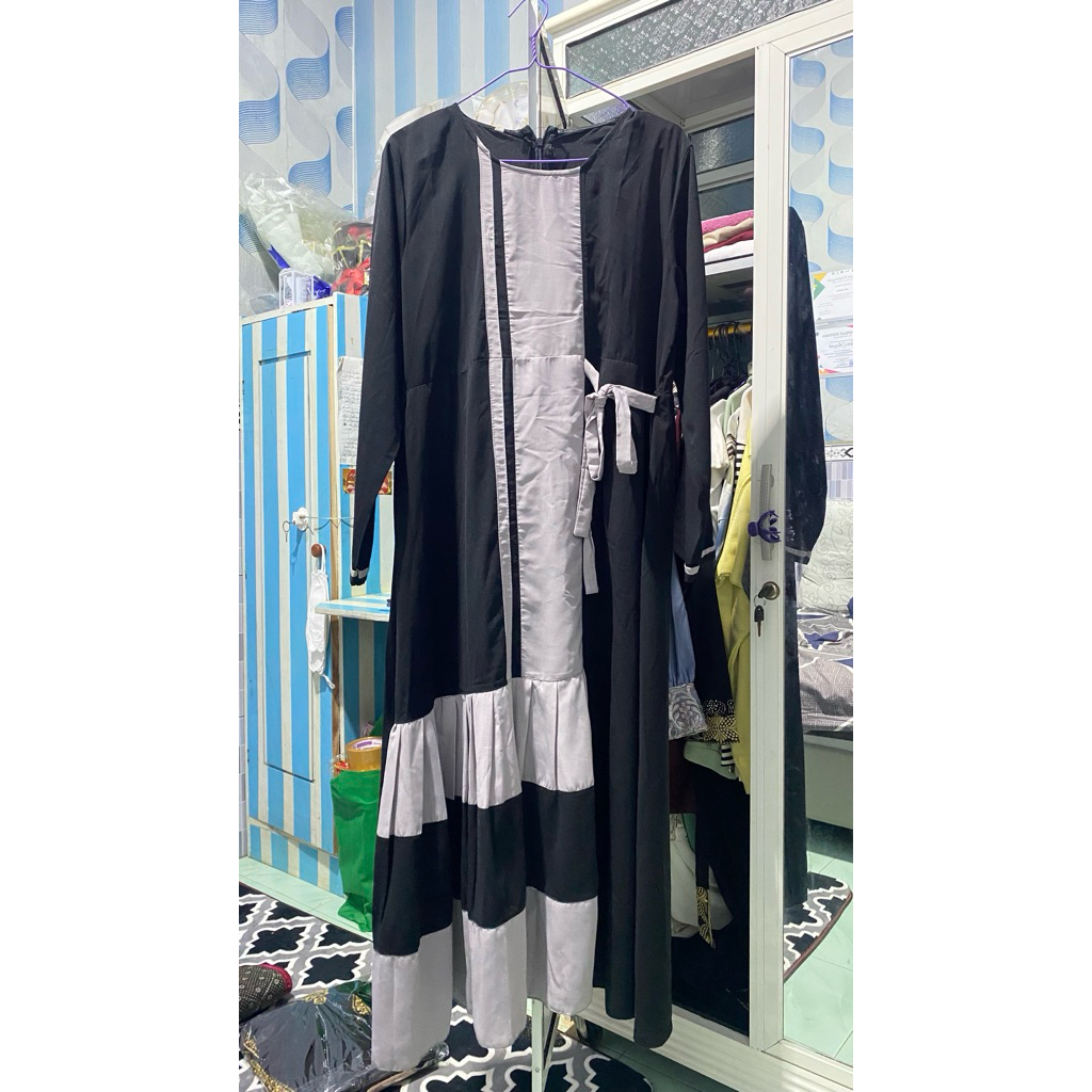 abaya abu-abu