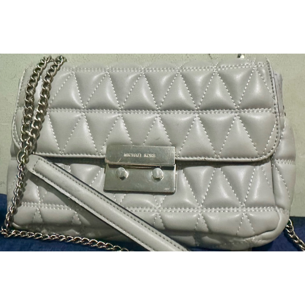 MK tas preloved - Michael Kors Sloan large quilted leather shoulder bag in pearl grey