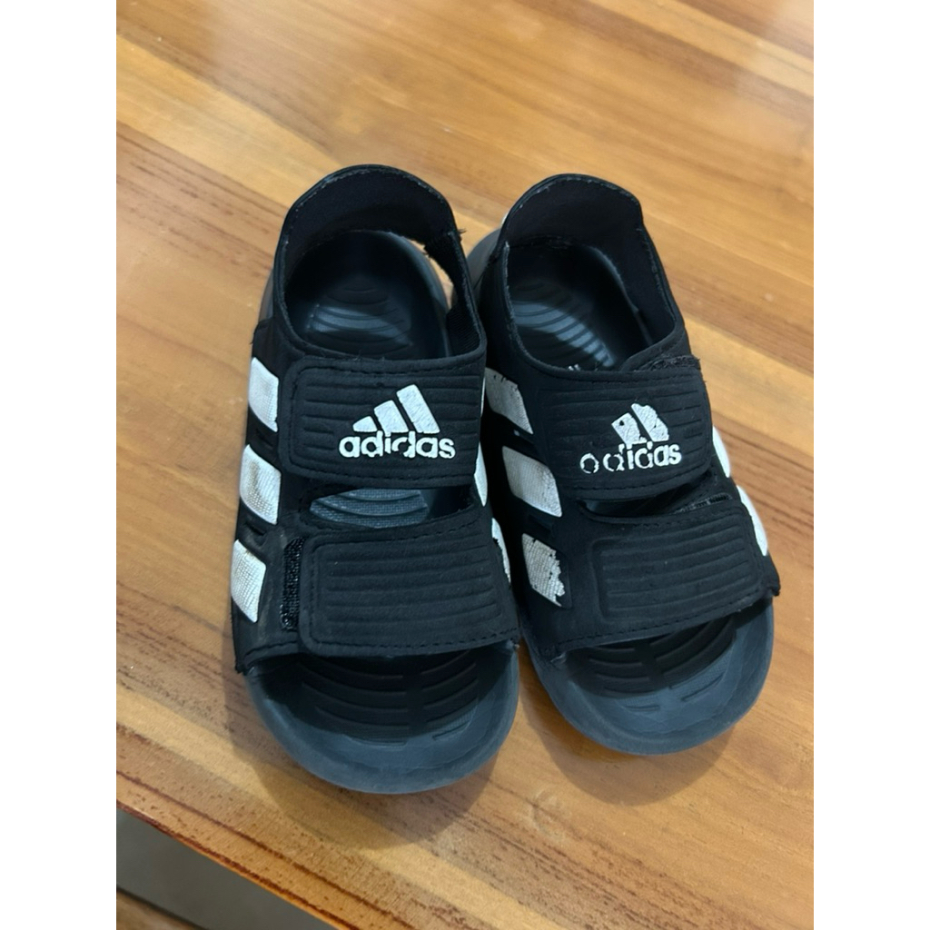 preloved sendal anak adid*as altaswim 2