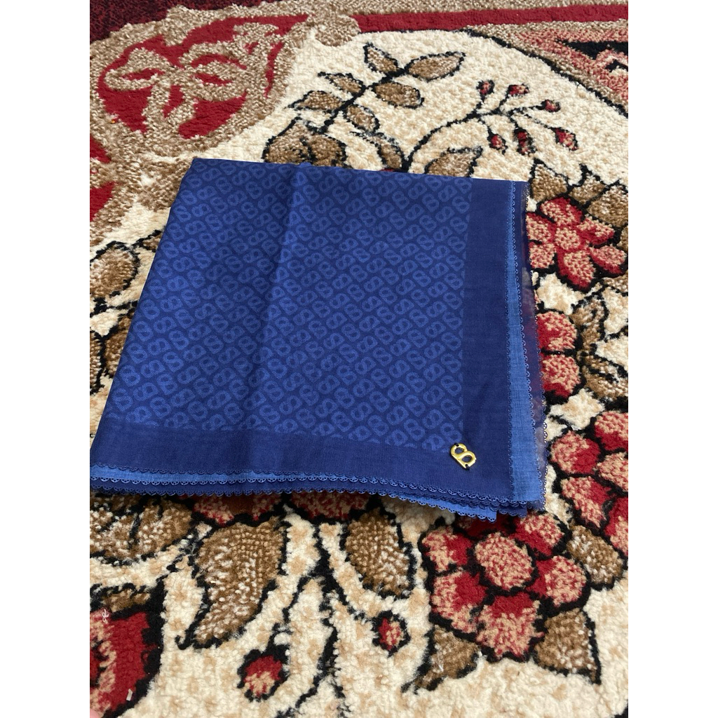 Preloved tapis navy buttonscarves voal square