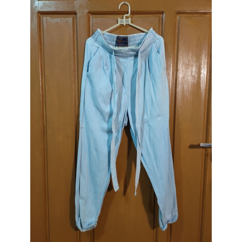 Preloved Celana Denim Flies/Celana Denim Wanita