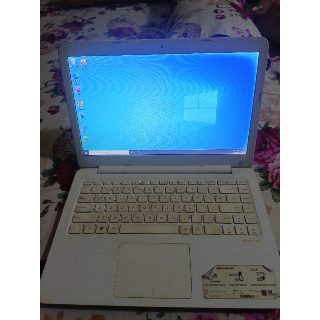 Leptop asus