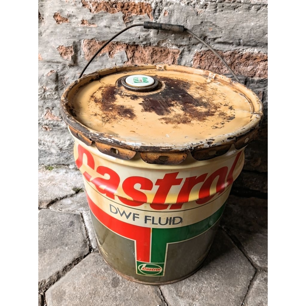 Kaleng oli jadul/kaleng oli lawas