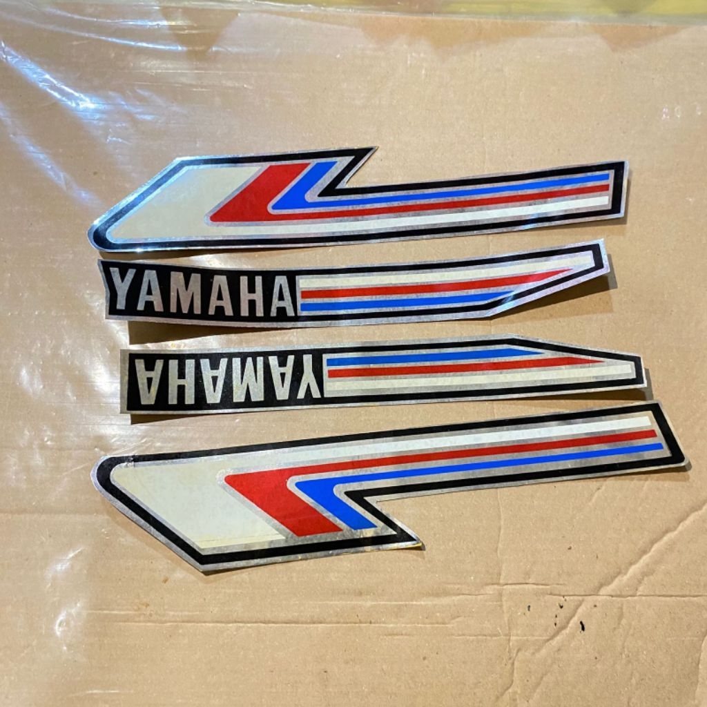 Striping stiker body yamaha V75 V80 CDI