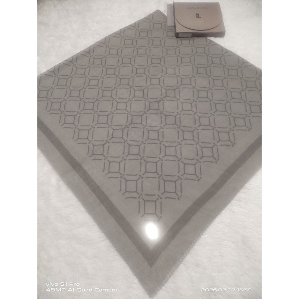 heylocal scarf preloved