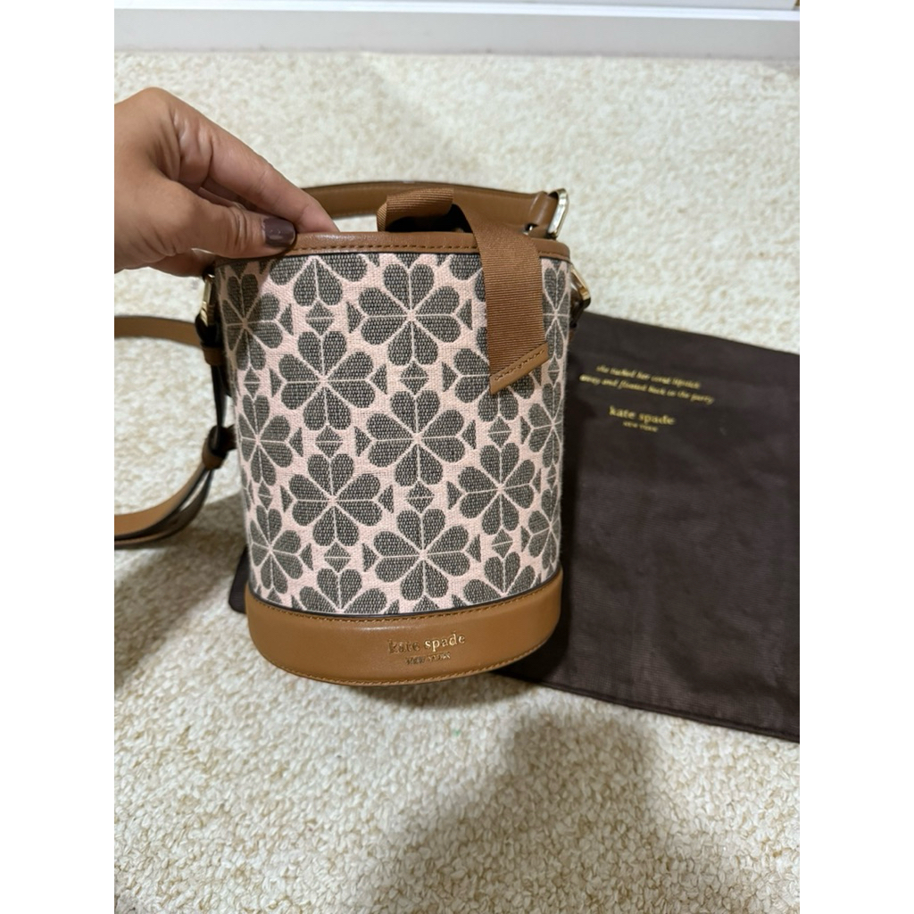 KATE SPADE FLOWER JACQUARD SMALL BUCKET BAG