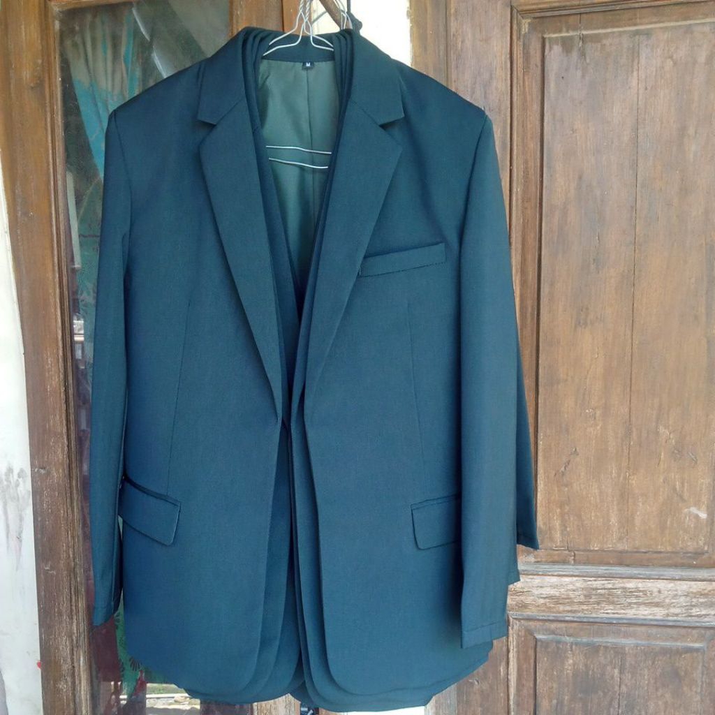 jas pria model 2 kancing depan tangan kanan 3 kiri 3 warna hijau obat nyamuk tersedia berbagai ukura