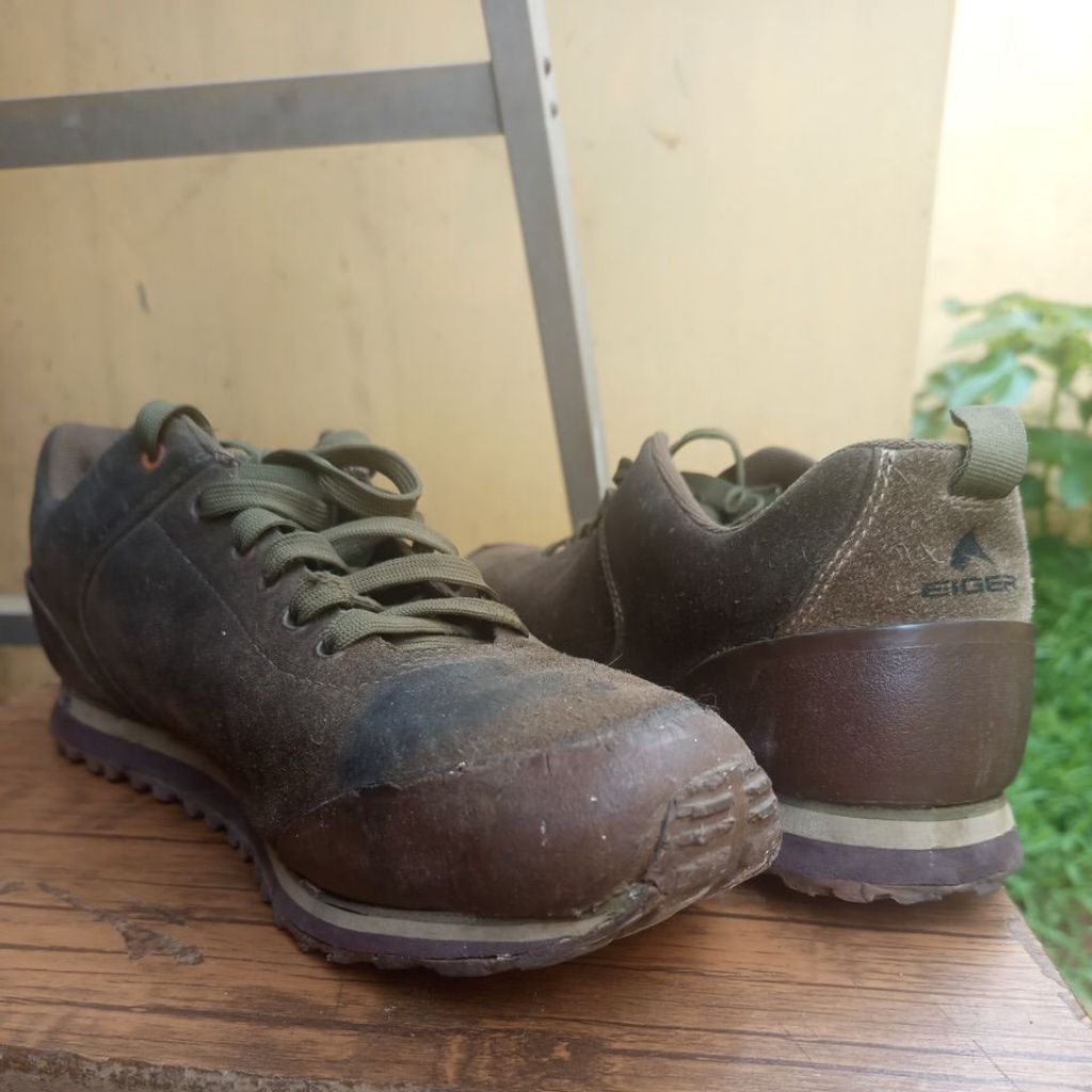 PRELOVED EIGER sepatu pria sz.45