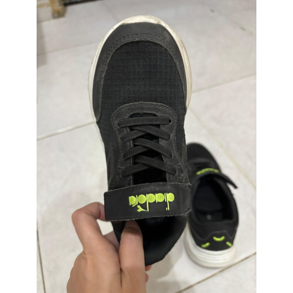 Sepatu sekolah anak merk DIADORA ori sport station
