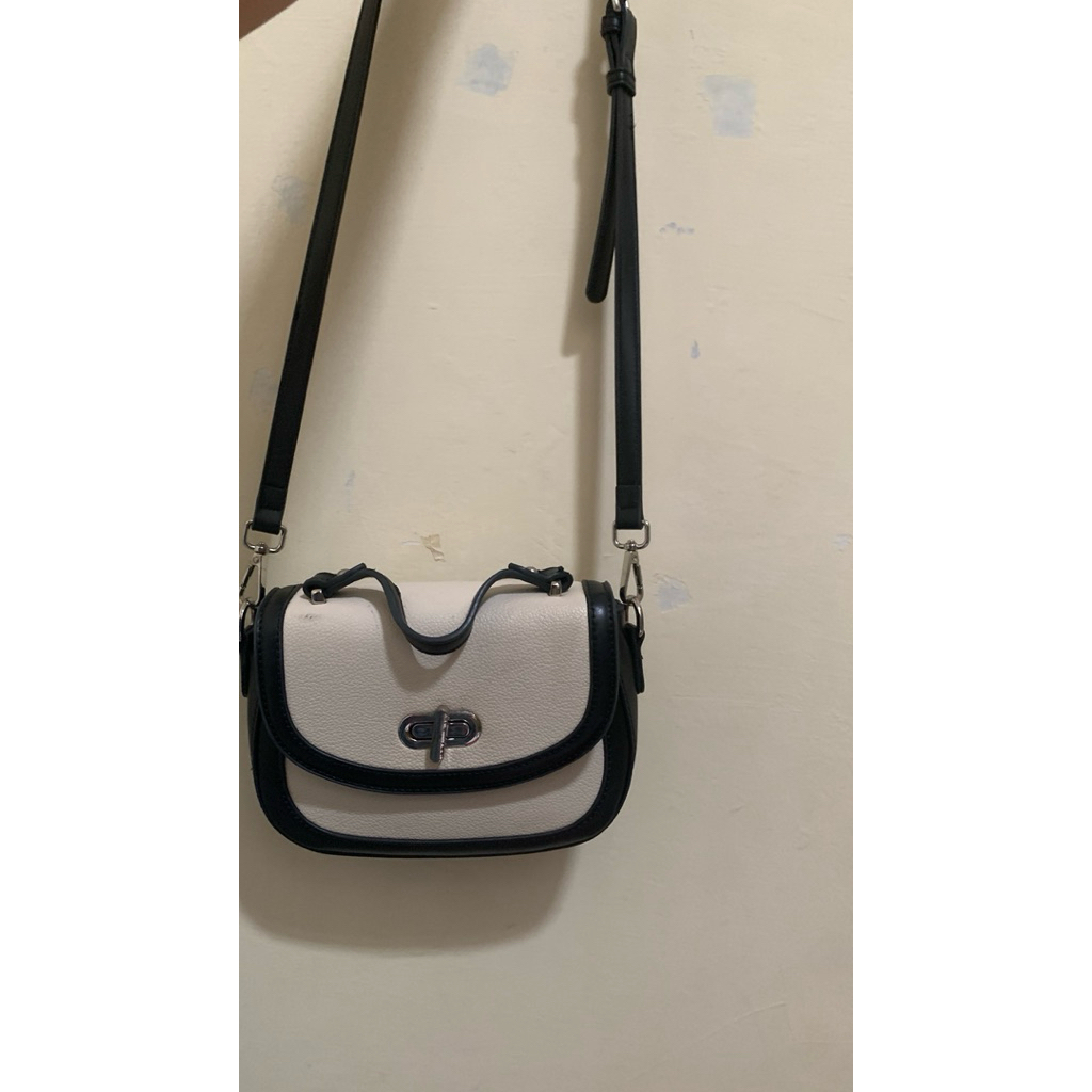 tas age free hitam