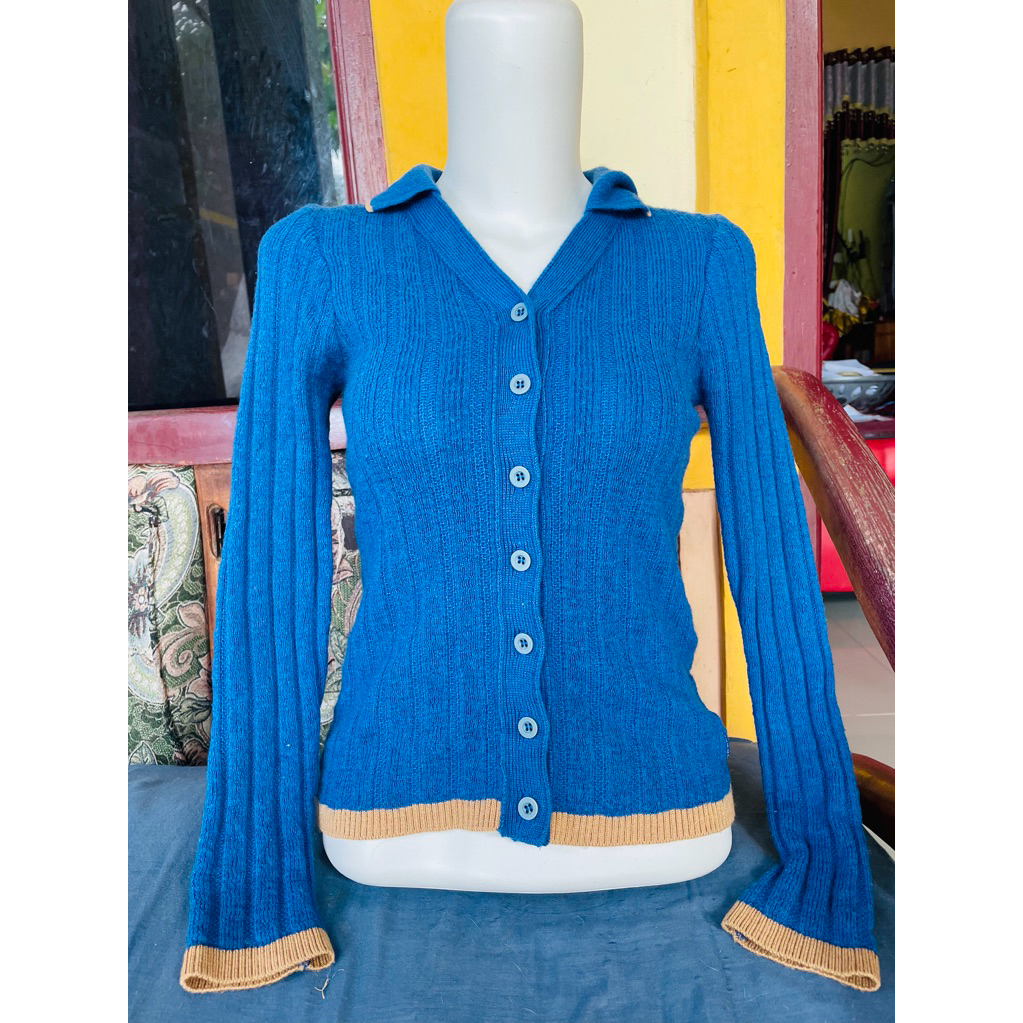 cardigan rajut biru
