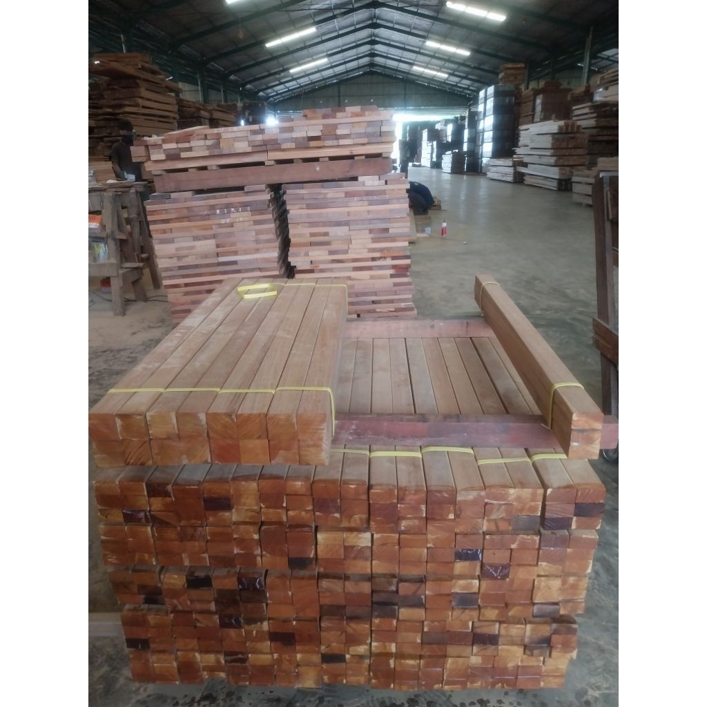 kayu ulin kalimantan ukuran 4 x 7 x 100 - 200cm
