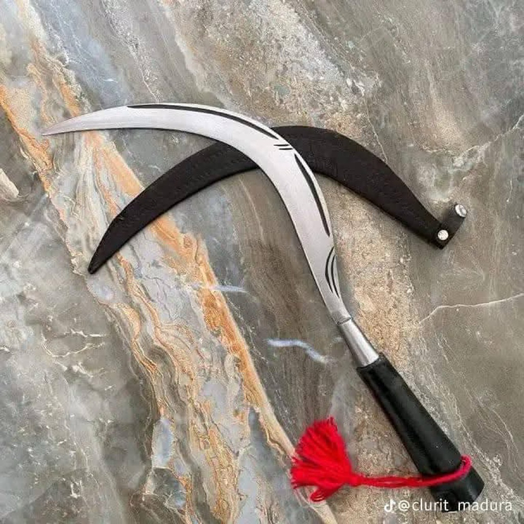 Arit serbaguna khas madura lengkap dengan sarung kulitnya UK 50cm