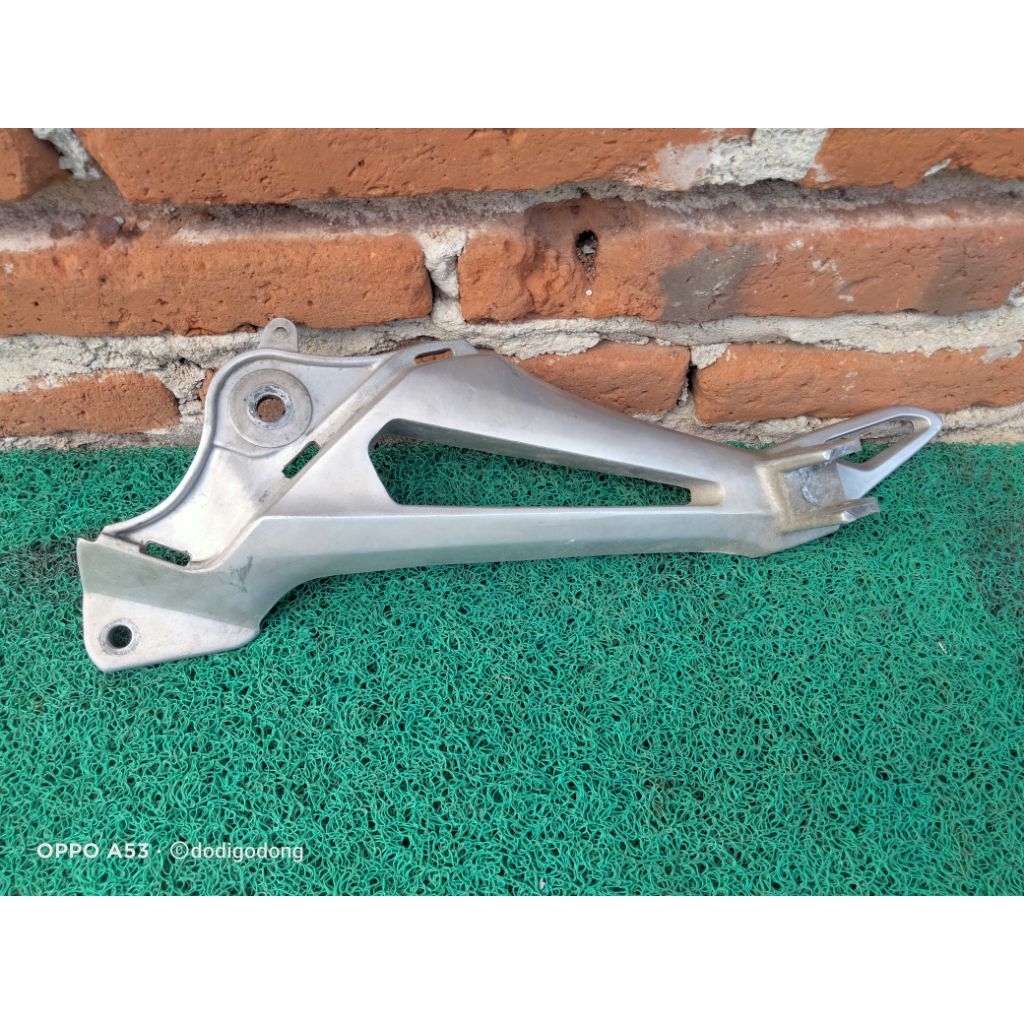 Footstep Postep Belakang Honda Supra X 125 Revo Lama Original