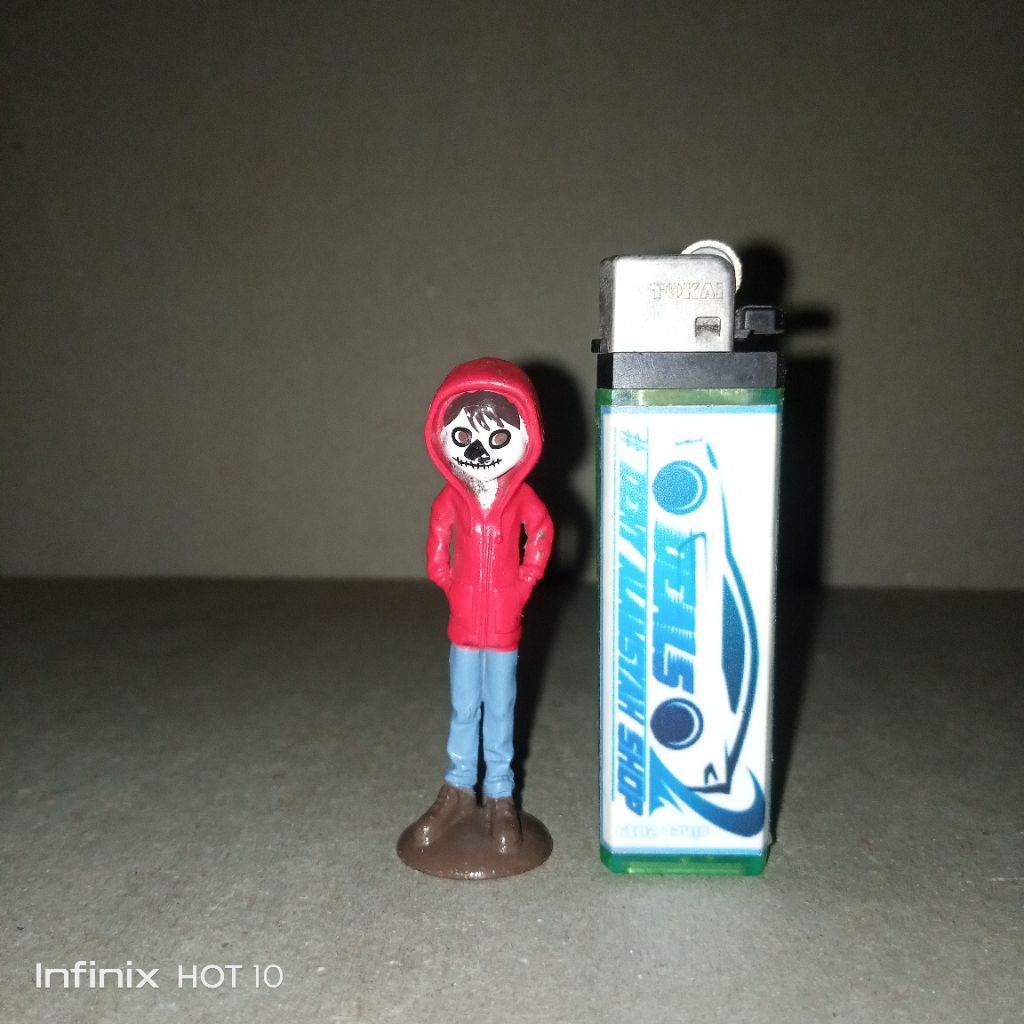 figure original disney coco miguel