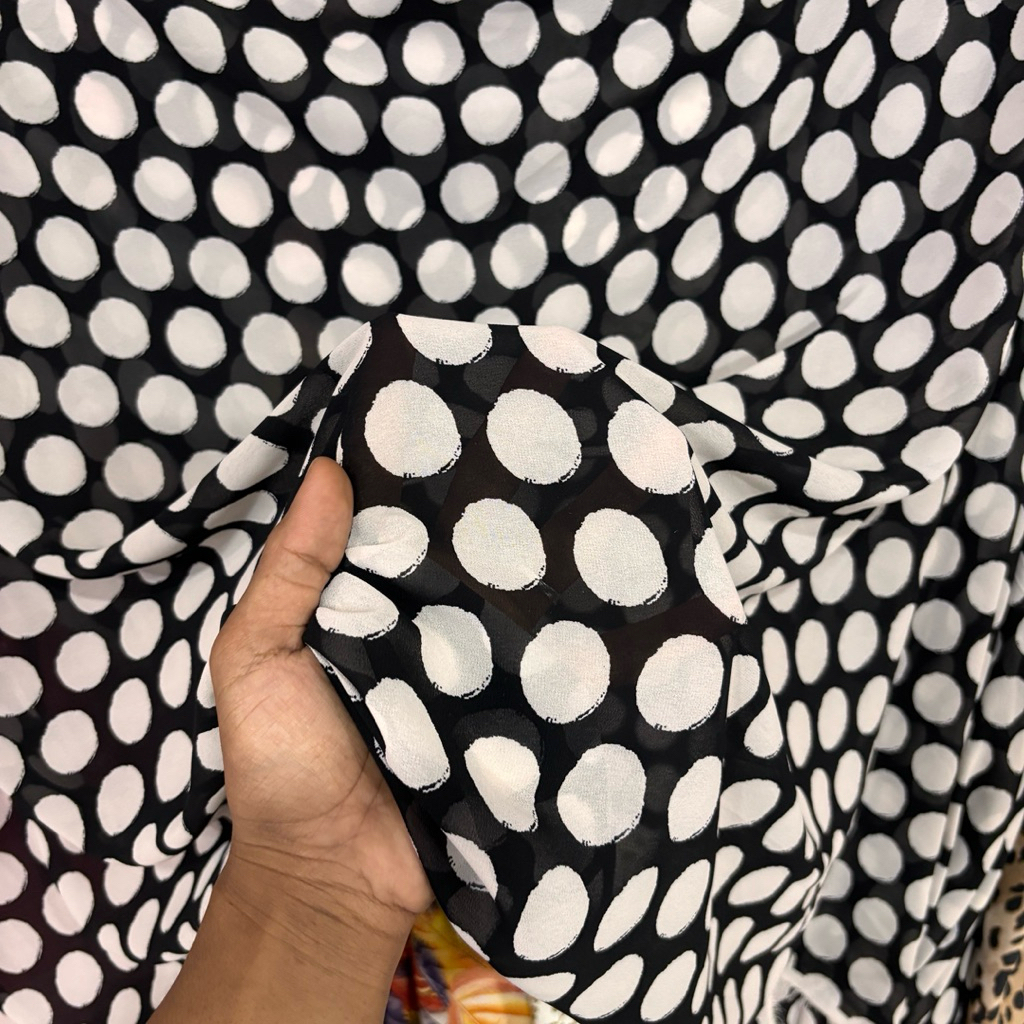 Kain Ceruty Babydoll Motif Polkadot Hitam Putih Premium - Bahan Jilbab Pashmina Dress Gamis Tunik Ce