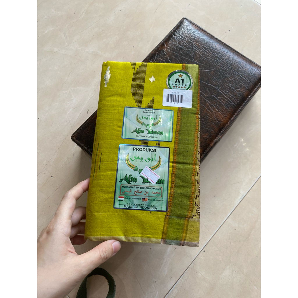 Sarung Abu yaman Sutera Asli 210 warna hijau motif gunungan timbul