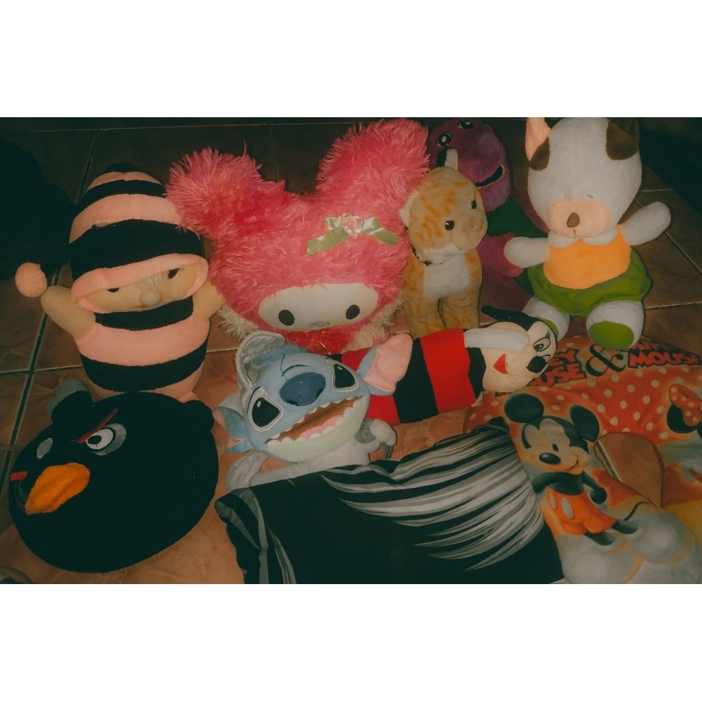 Preloved 8 Boneka, 1 bantal Leher, 1 bantal Kecil, & 1 guling