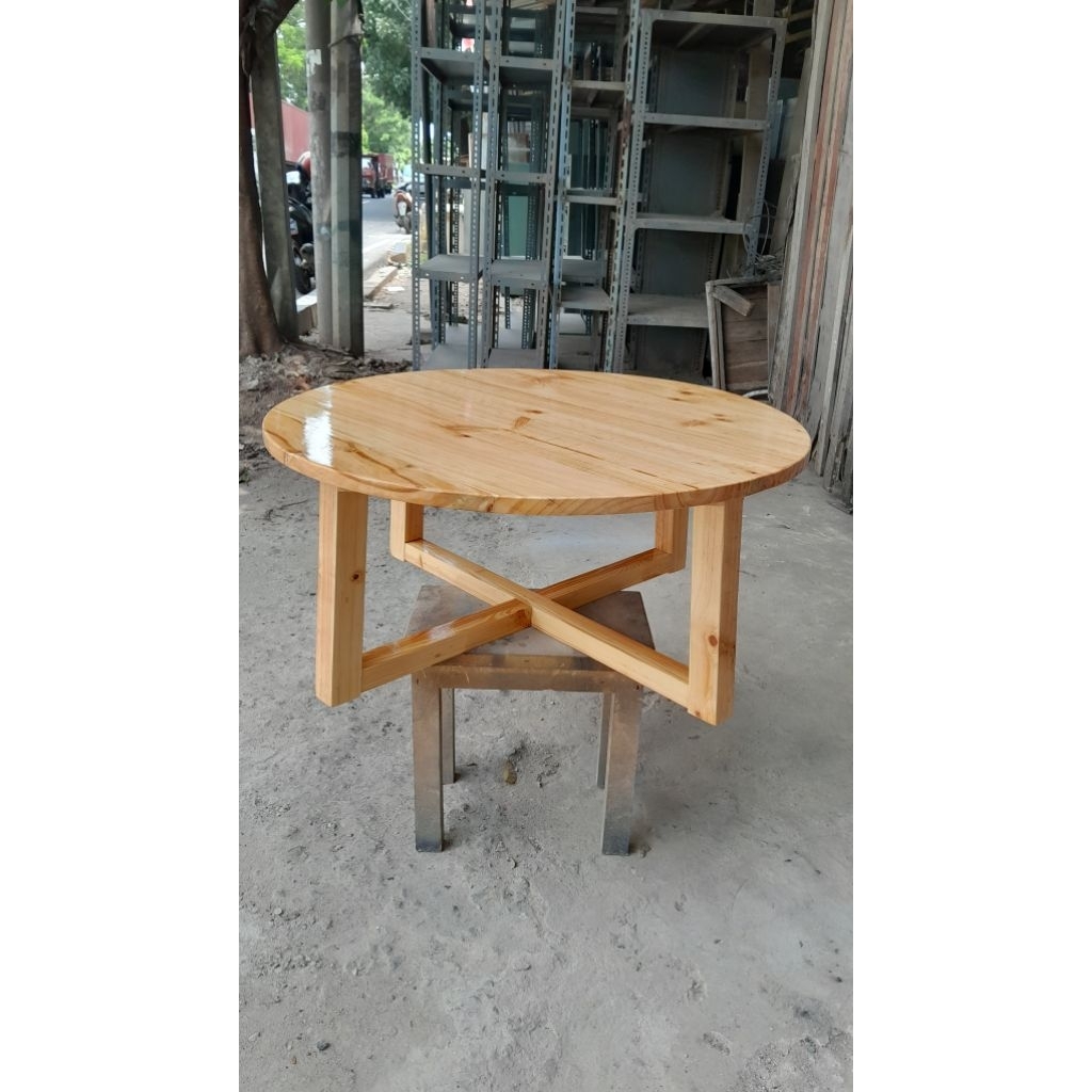 meja bulat, meja lesehan, meja kayu jati belanda. diameter 100cm.