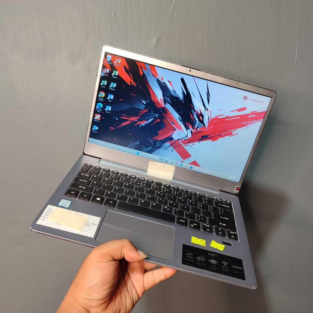 Acer Swift 3 Intel core i3 Gen 8 Ram 4 GB SSD 256 GB