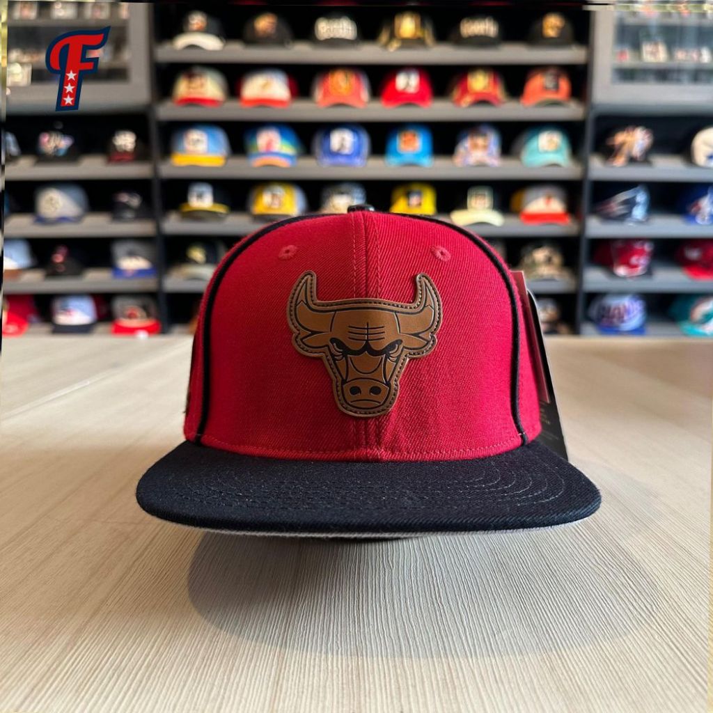 Topi NBA Pro Standard Chicago Bulls 6x World Champions Red Snapback Hat Original