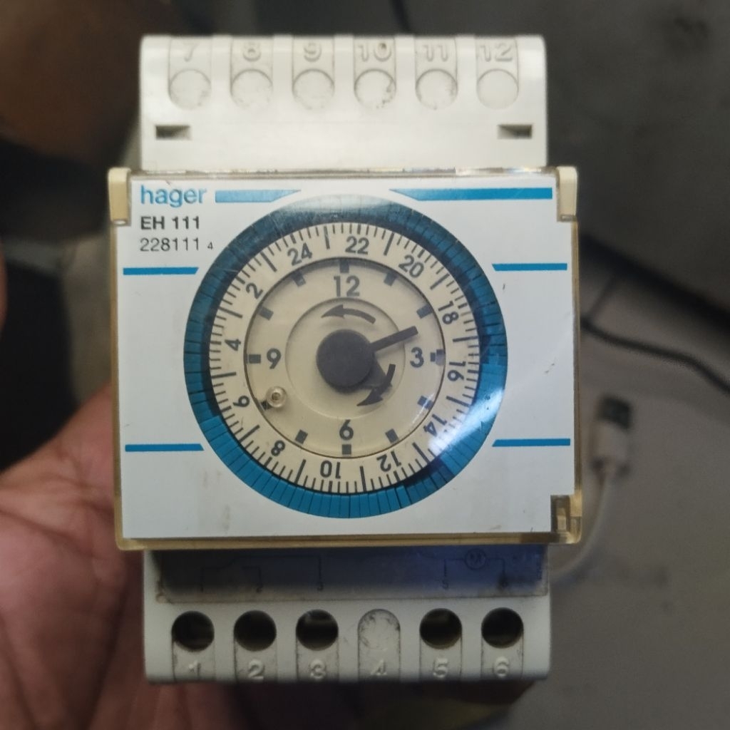 MCB timer hager eh111 16A  dan theben bekas normal