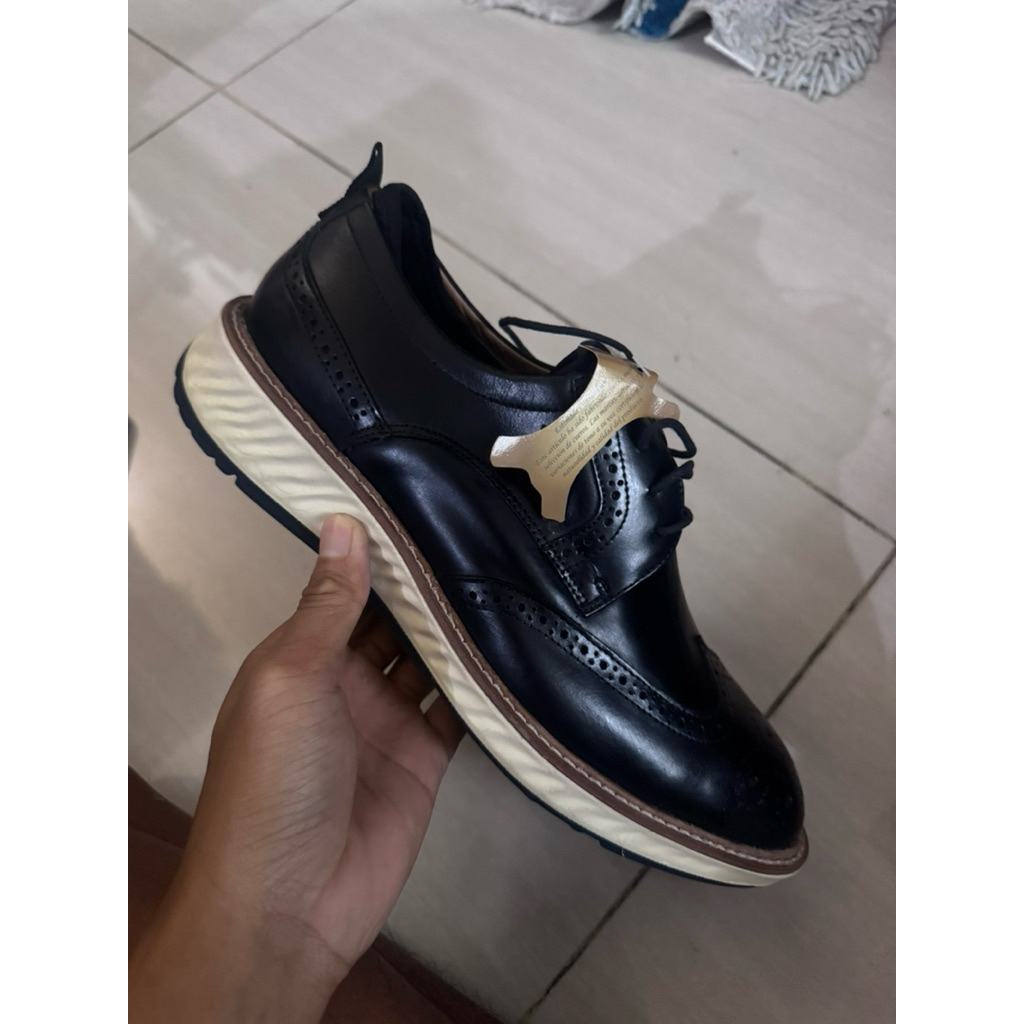 SEPATU KONTATTO PANTOFLE PRIA HITAM