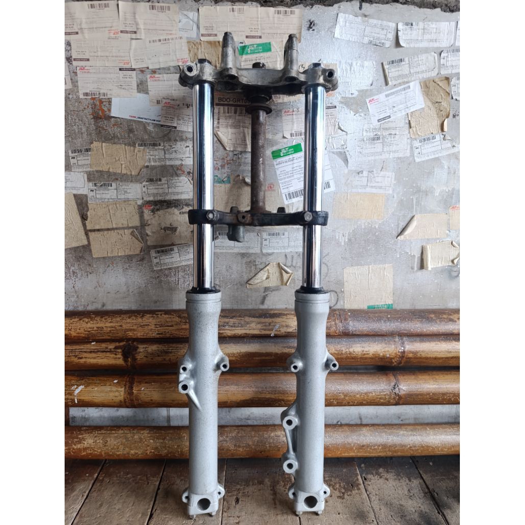 SHOCK DEPAN SUZUKI GT 380 ORIGINAL LEPASAN
