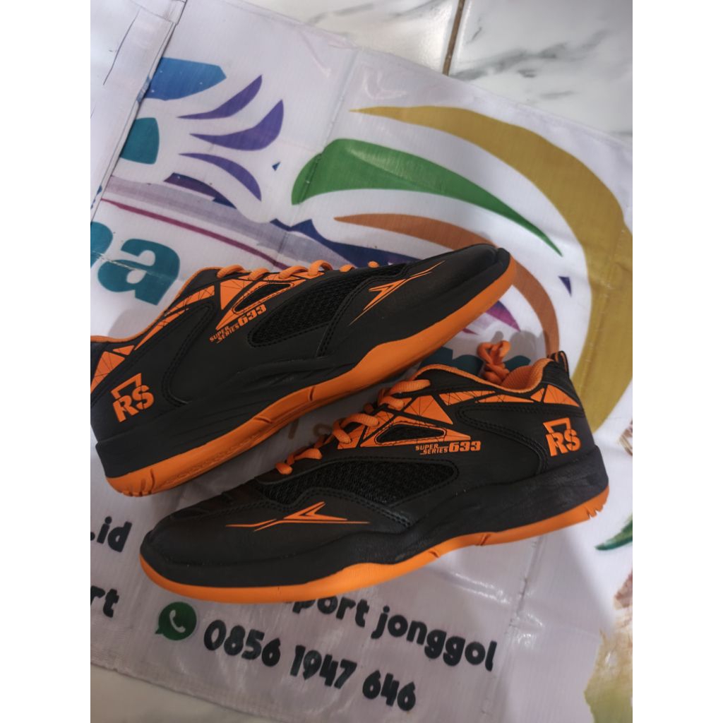 sepatu badminton rs