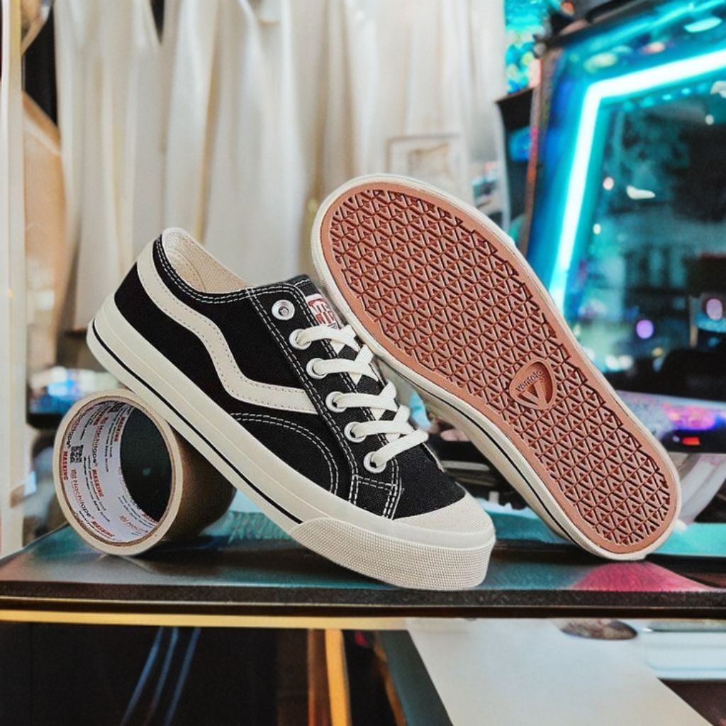 SEPATU VENTELA LOW PUBLIC BLACK WHITE ORIAN 100,%