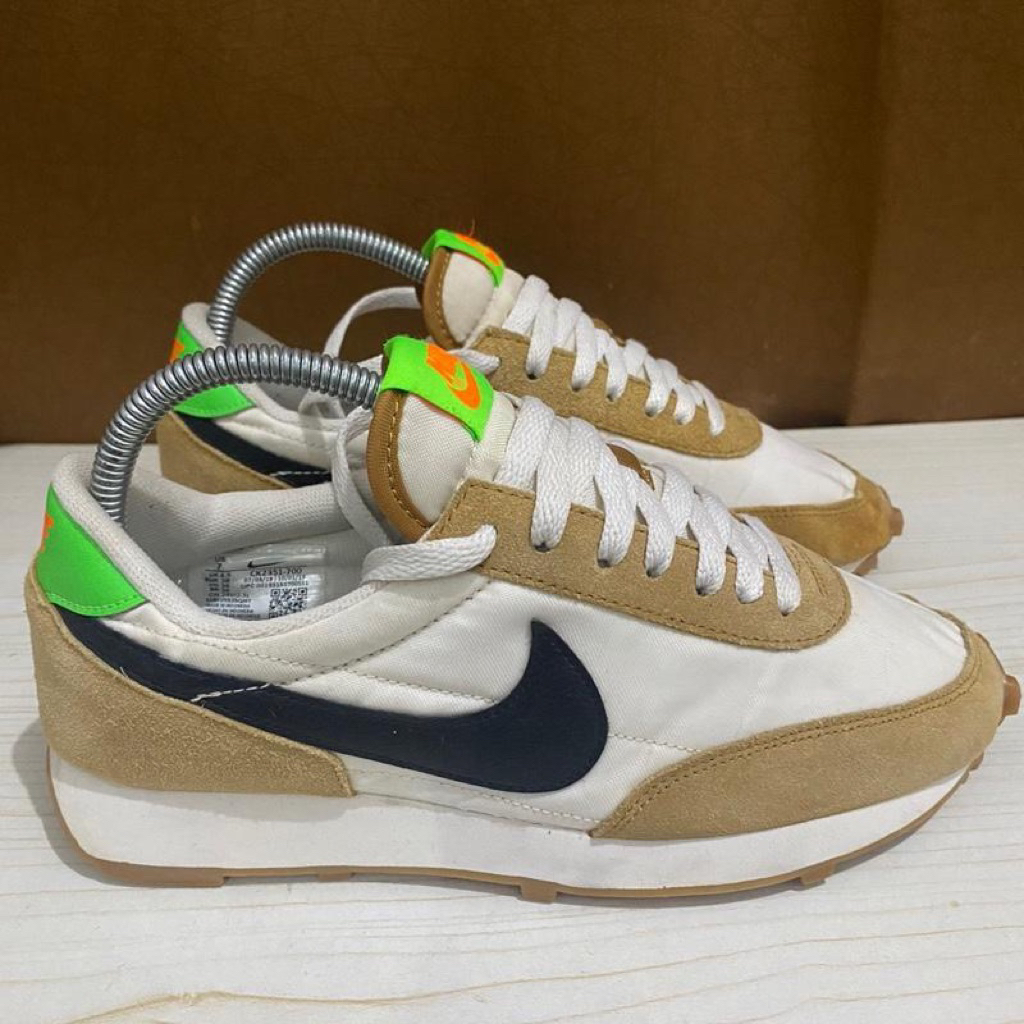 Sepatu second-PRELOVED Nik3 Daybreak White summit Green Black UK 4.5 / 38