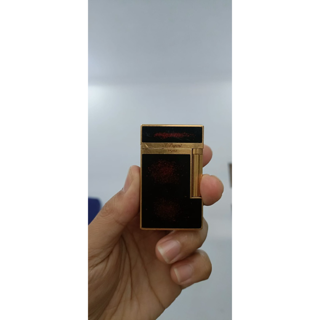 S.T. Dupont Paris Original Antik- Laque de Paris Black & Red Lacquer with Gold-Tone Trim Lighter - P