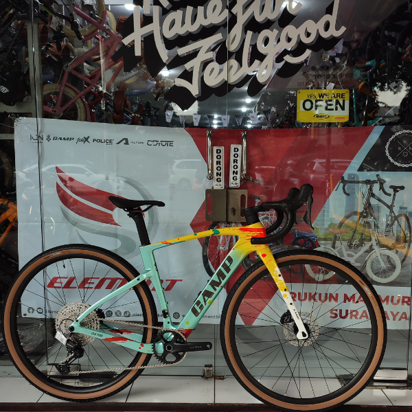 CAMP GX700 Gravel Bike Shimano GRX 12 Speed / 700 x 45 - Frame Fork Carbon Internal Cable Brake Rout