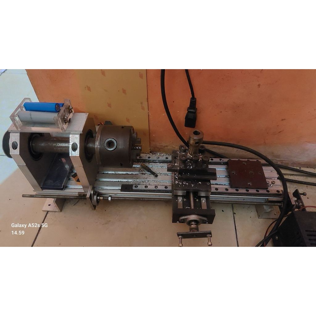 Mesin bubut Mini rakitan logal aluminium