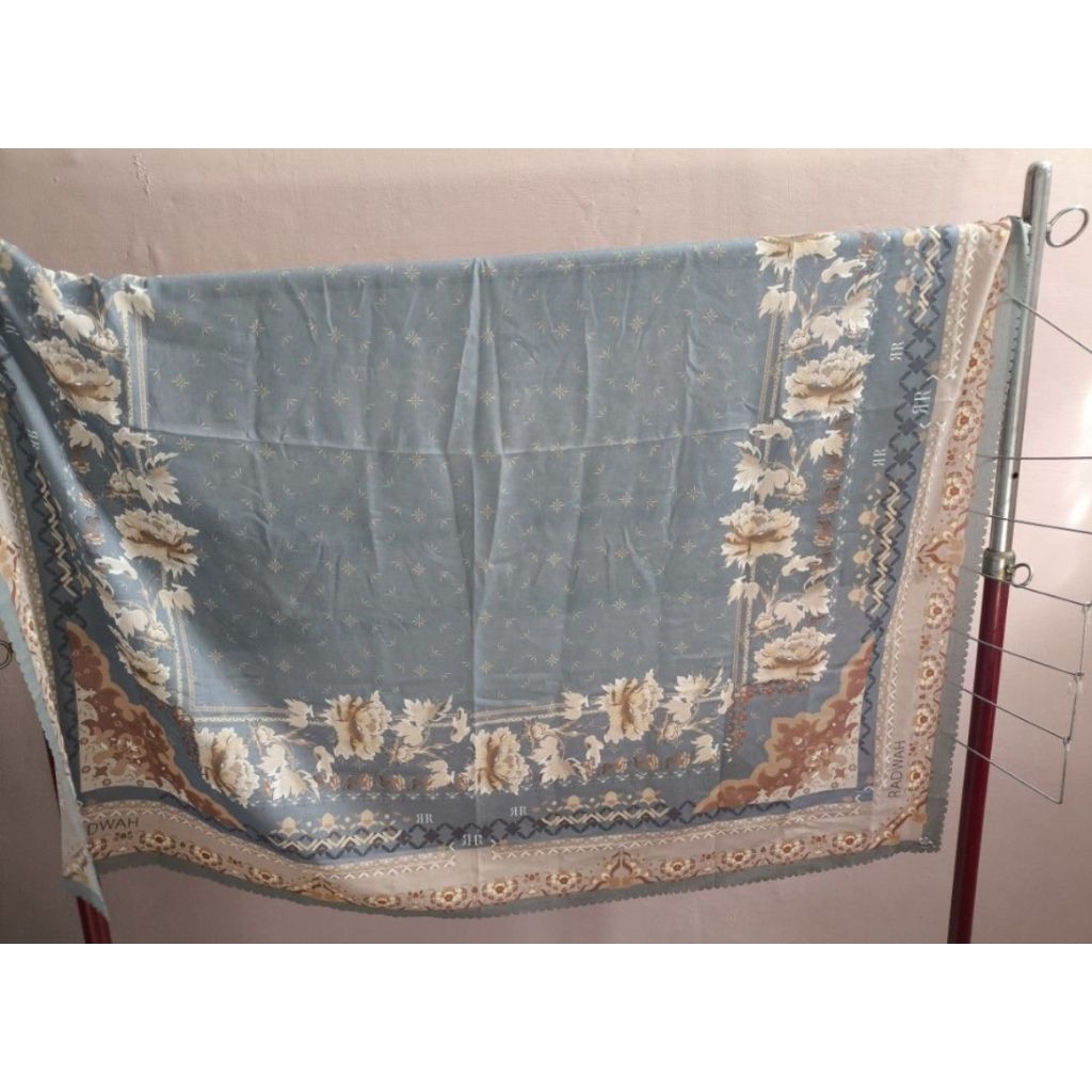 preloved scarf radwah biru blue