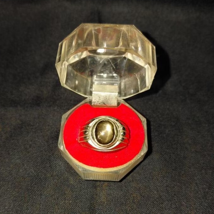 Cincin Batu Permata Black Star Sapphire (Safir Hitam Bintang)