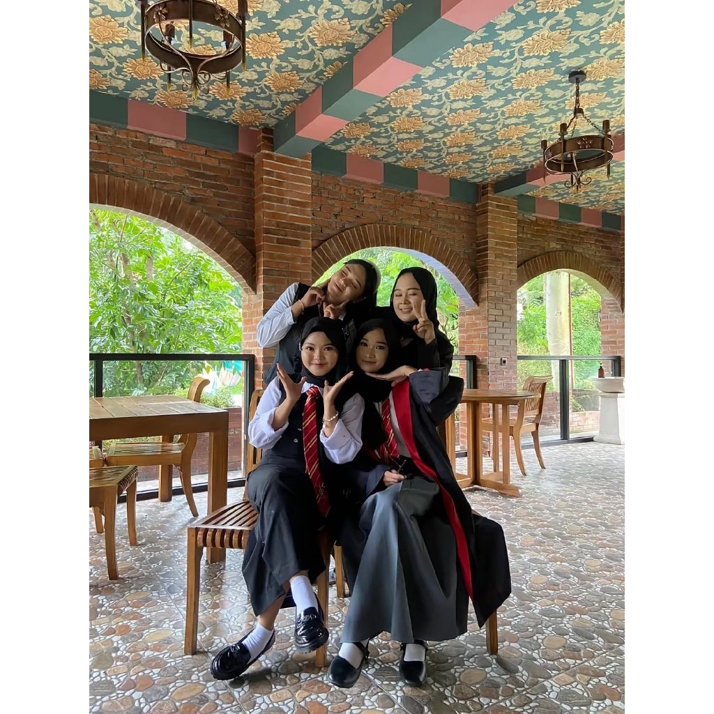Paket Yearbook 4 item jubah plus dasi tongkat kacamata satu set 4 item kostum yearbook kostum Harry 
