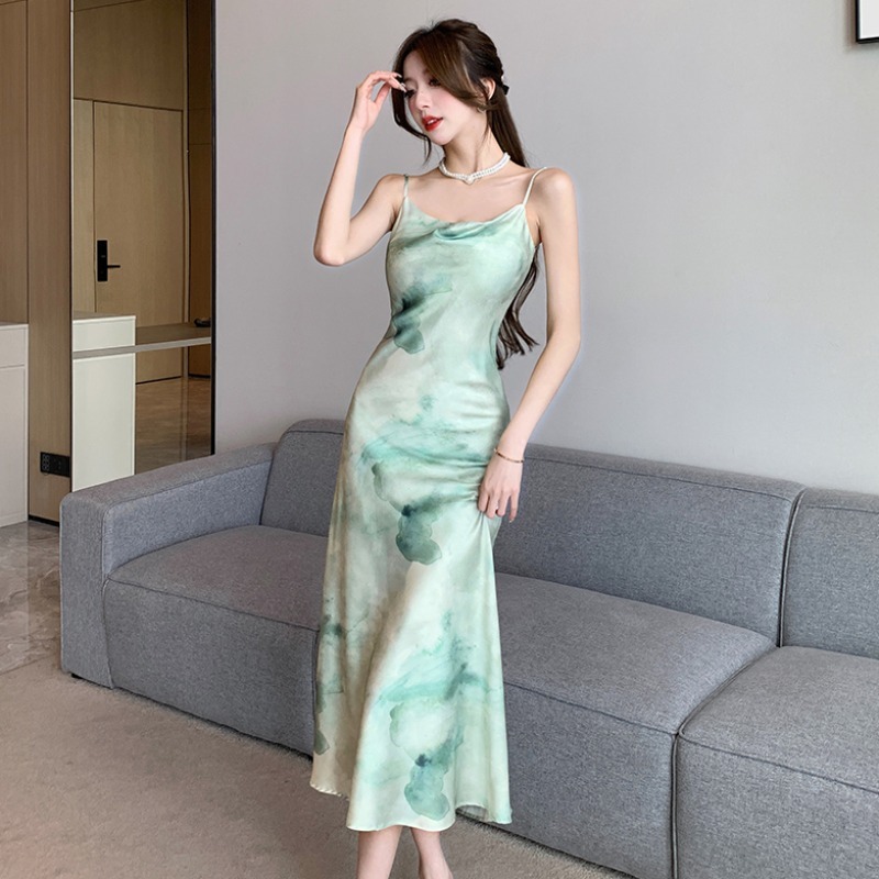 Emita bloom baju dress hijau press body cantik ke pantai motif bunga wanita kekinian terbaru 2026 im