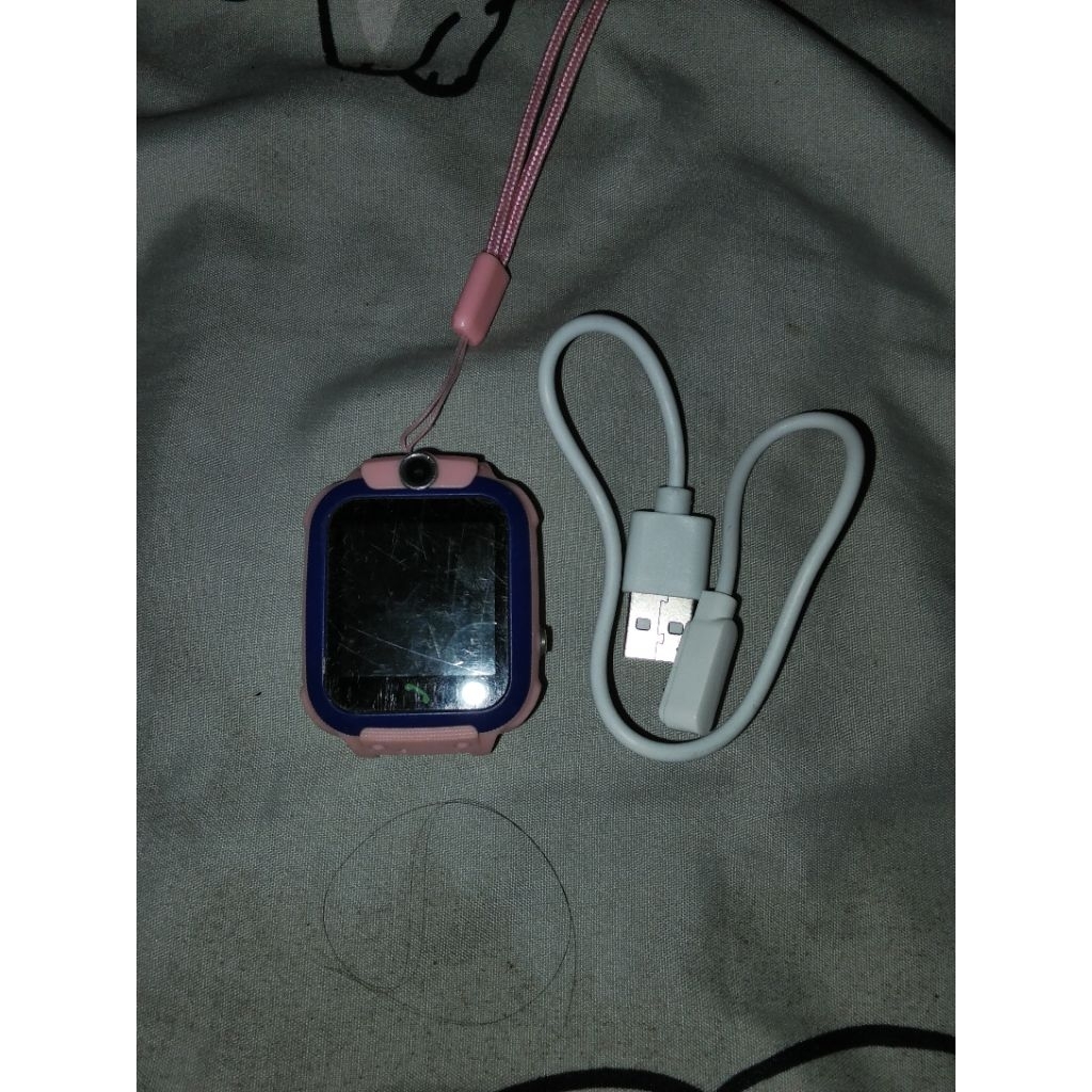 preloved jam smartwatch + cargeran, cuma buat pergelangan tangannya saya copotin di ganti tali