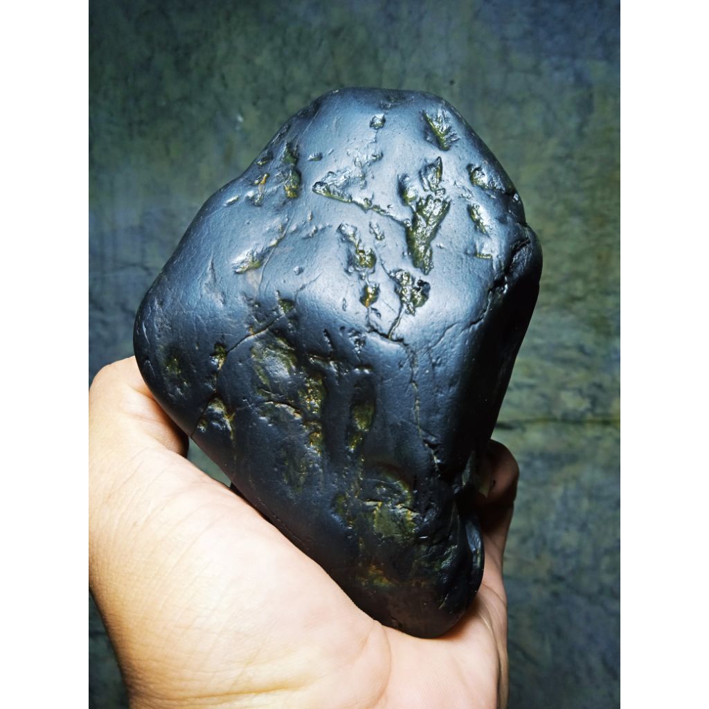 batu meteor hitam berat keras dan halus