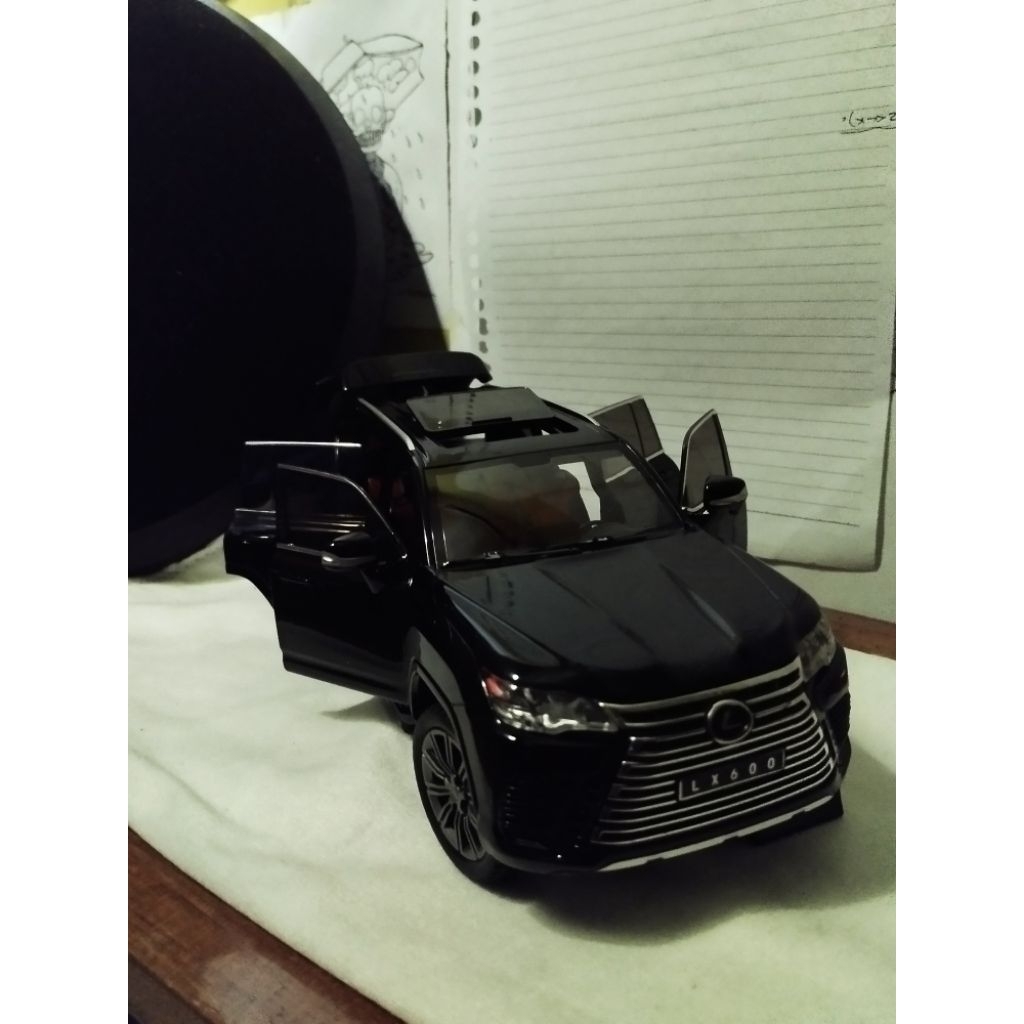 Diecast Lexus Lx 600 1:24 (Bekas)
