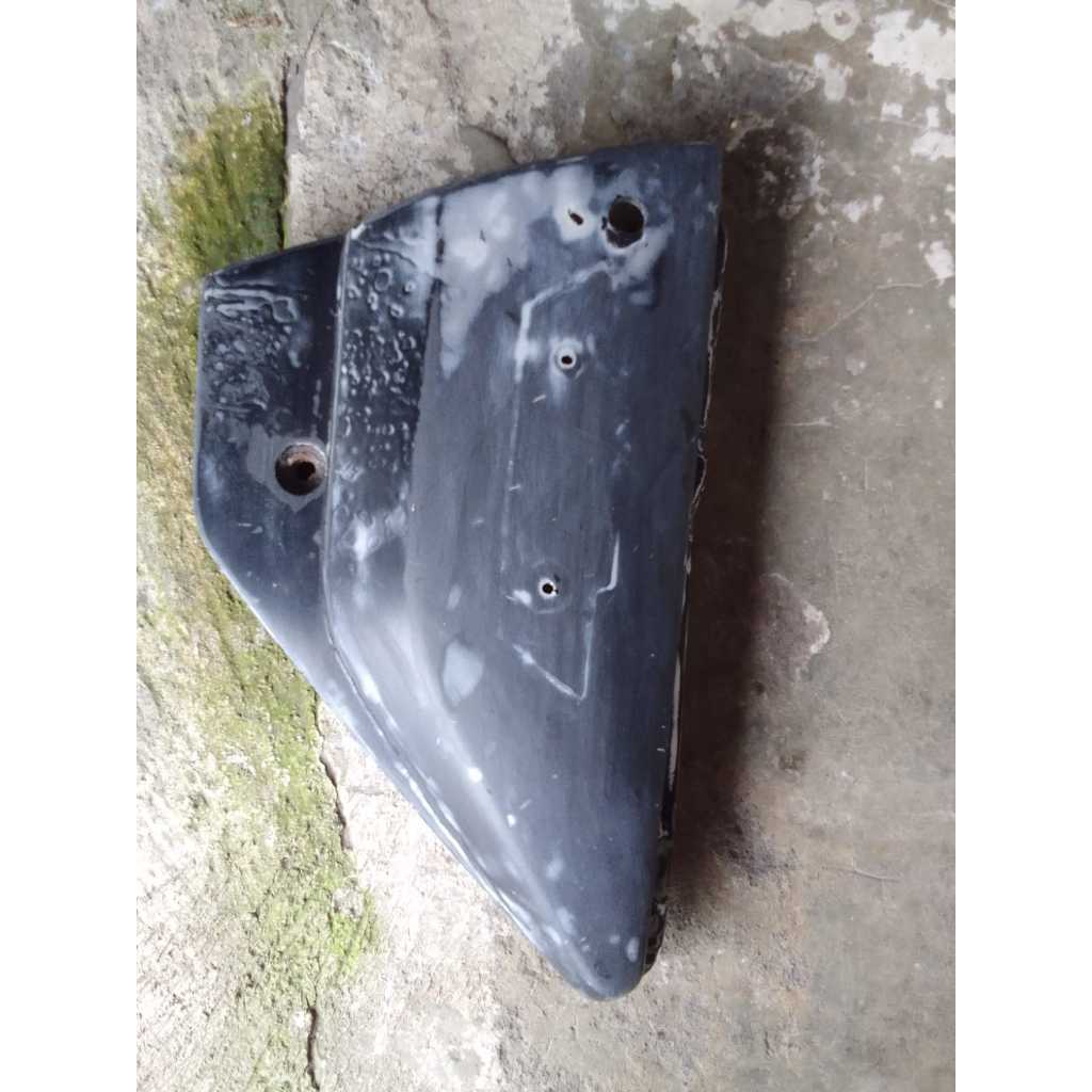 cover body tutup aki suzuki trs ORIGINAL SEBELAH KIRI