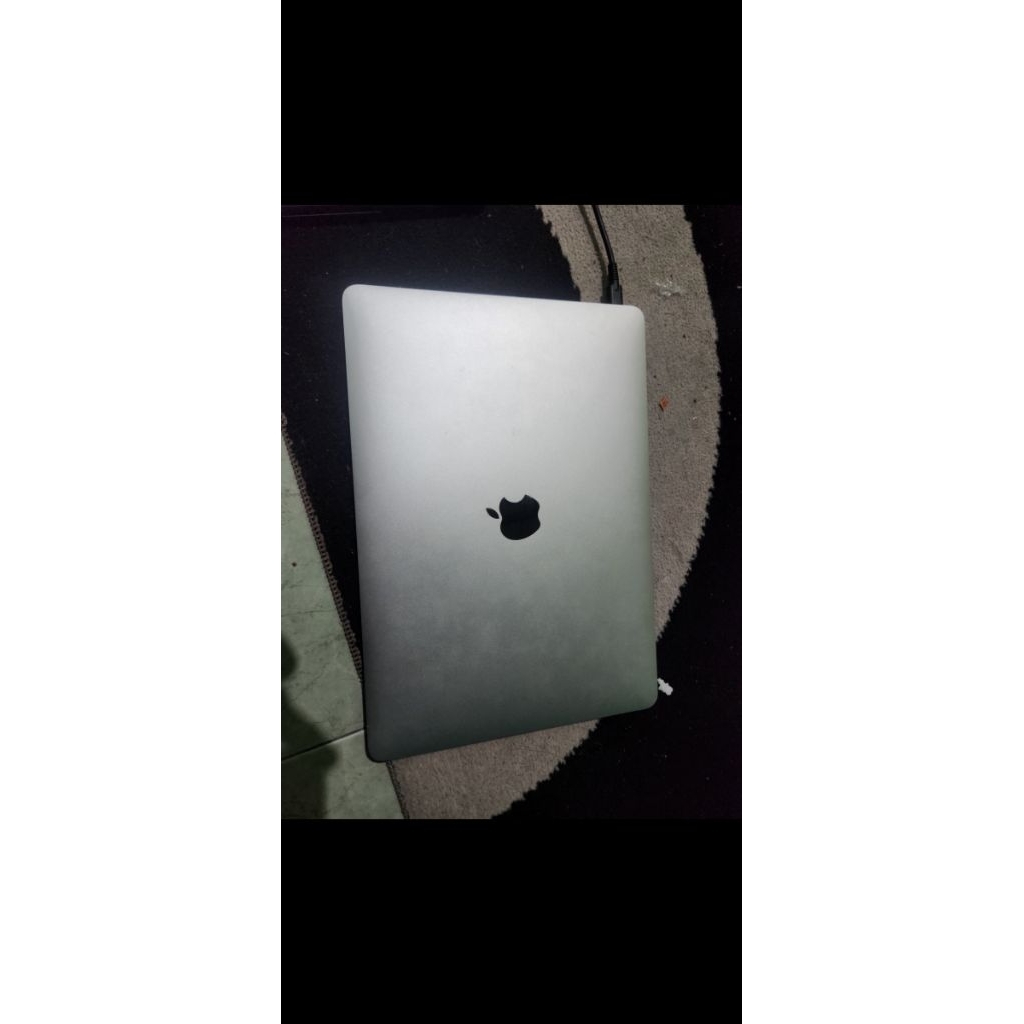 Macbook air M1 8/512