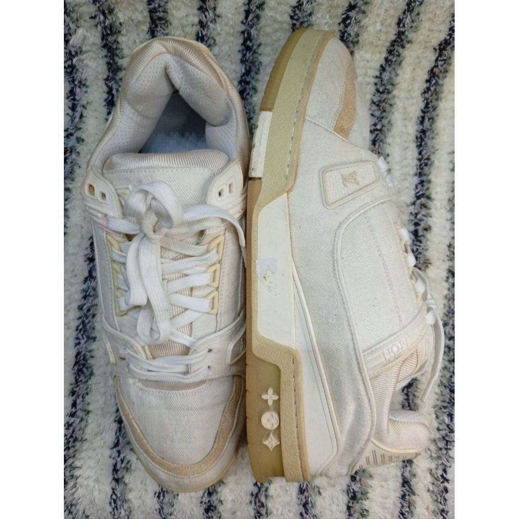 sepatu second branded LV 44